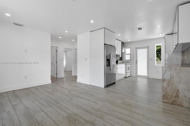 Foto del edificio - 160 NW 121st St