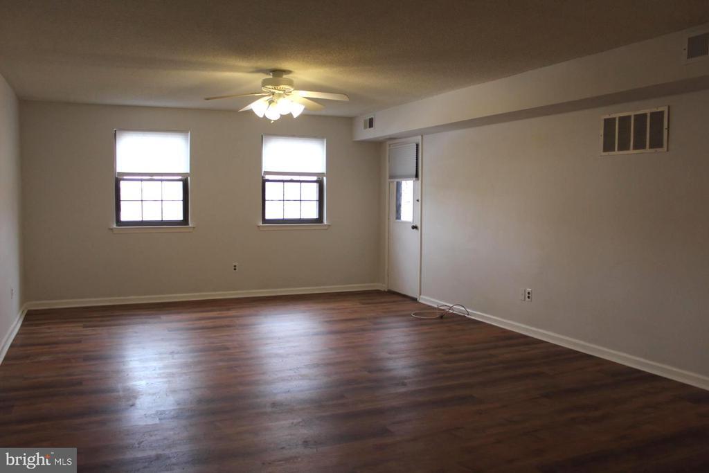 Primary Photo - 111 Riversedge Dr
