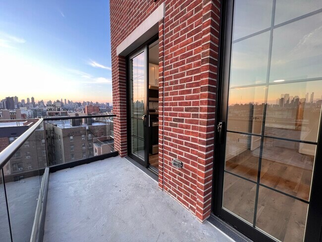 Building Photo - 2528 30th Dr