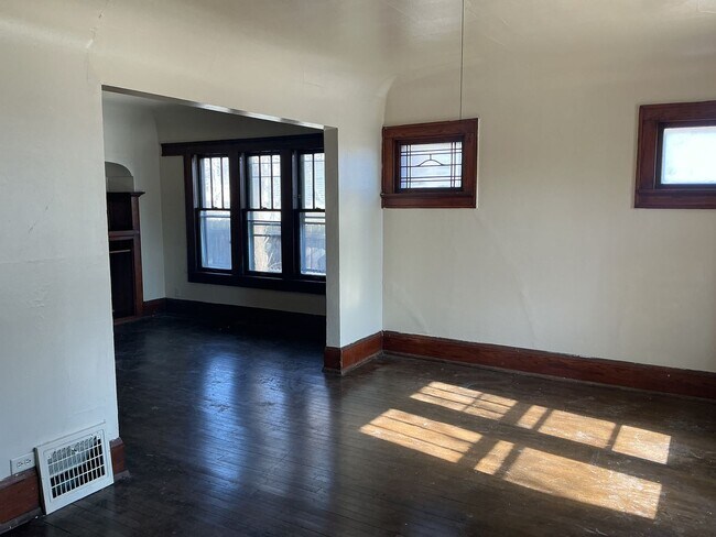 Foto del edificio - 3716-3718 W Roberts St