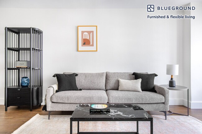 Building Photo - 220 E 63rd St