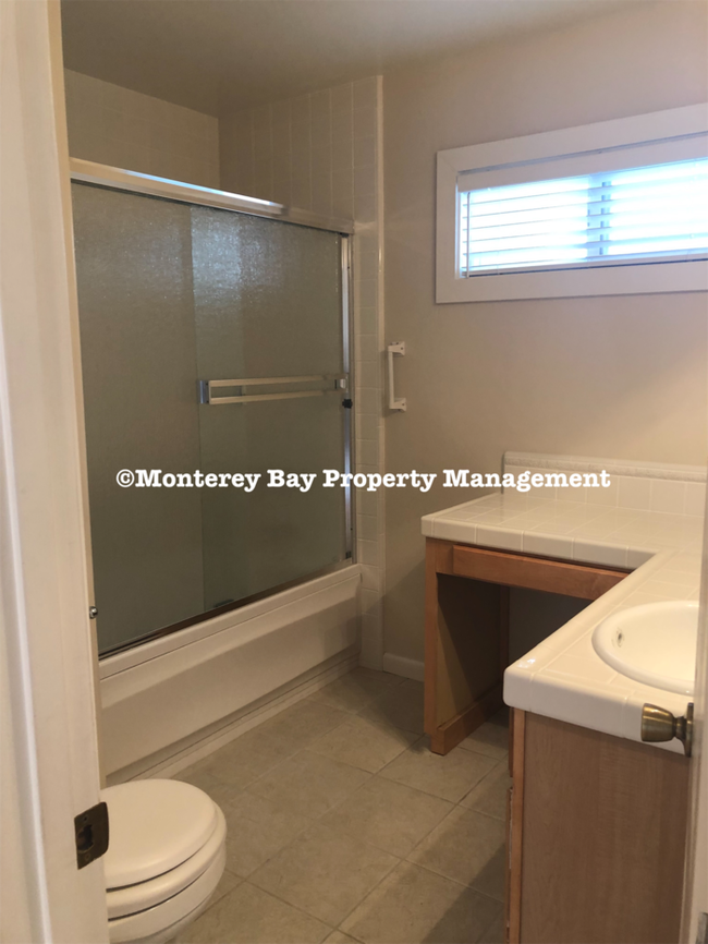 Building Photo - 4123 El Bosque Dr