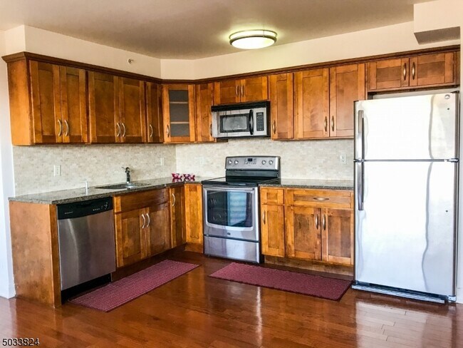 Building Photo - 60 Parkway Dr