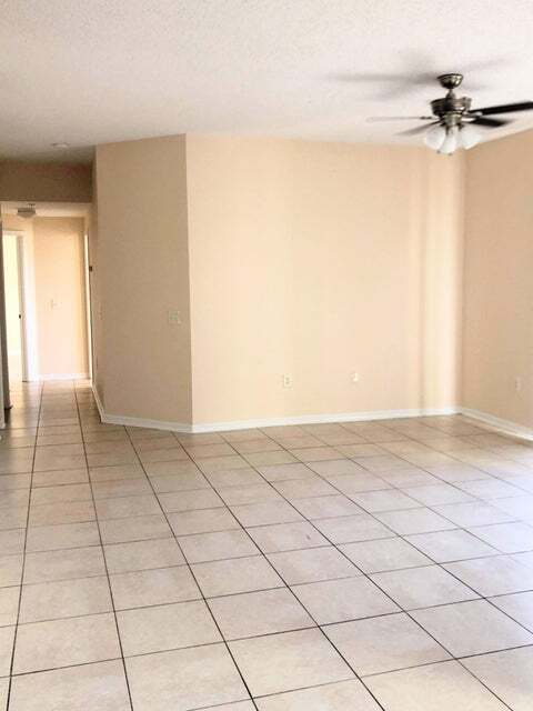Foto del edificio - 330 Crestwood Cir