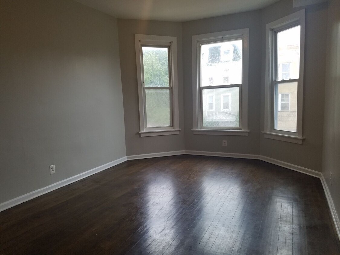 Primary Photo - 2308 N Mango Ave