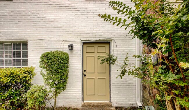 Building Photo - 1755 Fox Hunt Ln