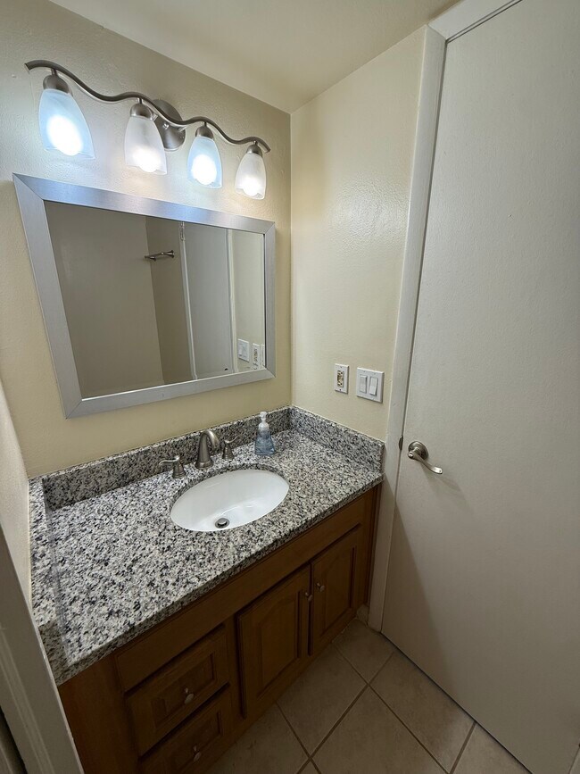 Foto del edificio - 3802 N Oak Dr