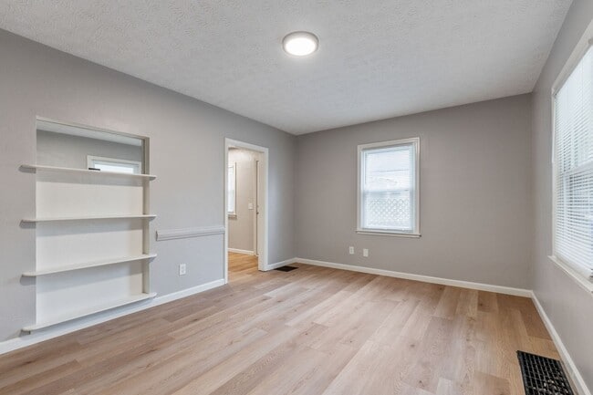 Building Photo - Modern 3 Bedroom Home for Rent with Fenced...