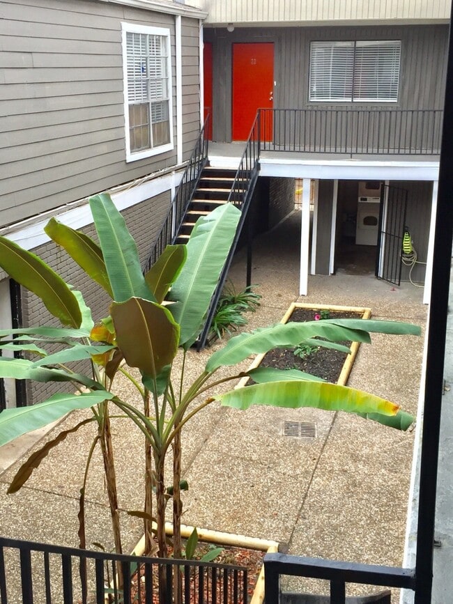 Building Photo - 502 W Alabama St