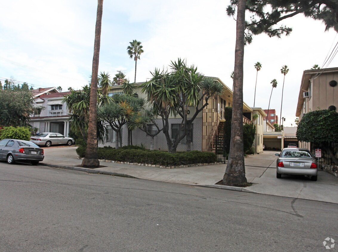 Primary Photo - 1740 Taft Ave