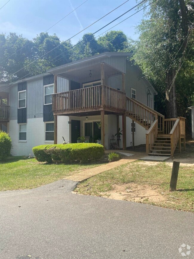 Building Photo - 1530 Live Oak Dr