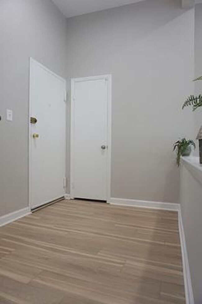 Foto del edificio - Beautifully Remodel Top-Level Condo!