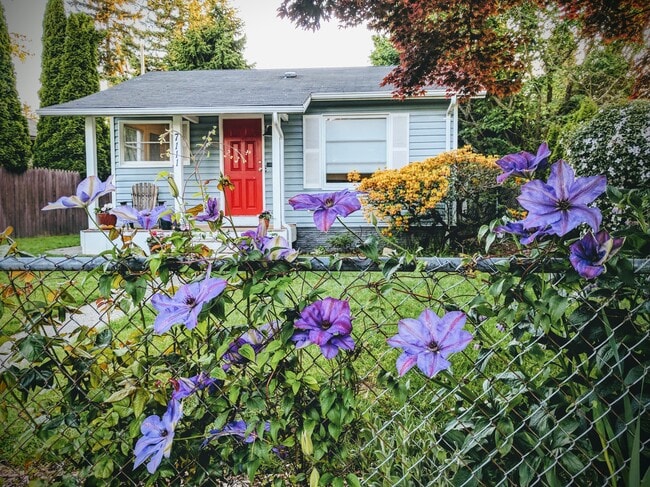 Front yard - 7111 31st Ave SW