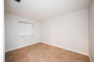 Building Photo - 10127 Boca Bend E