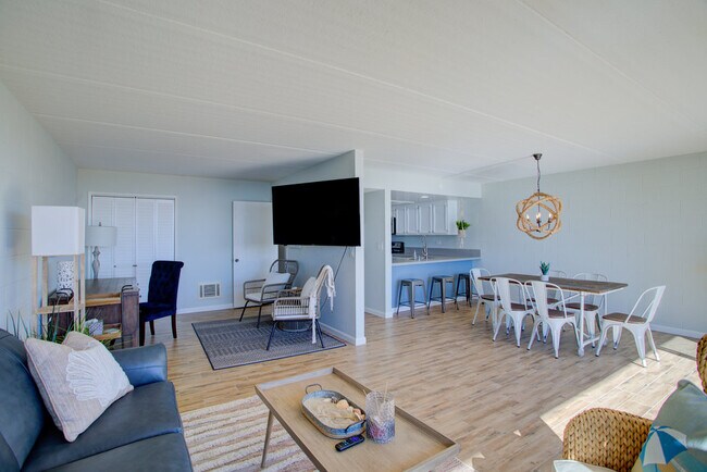 Building Photo - 405 Avenida Granada