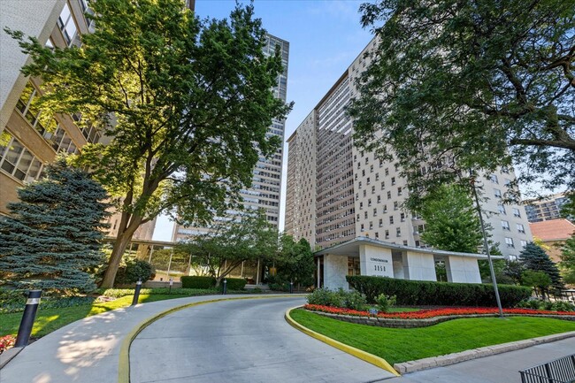 Building Photo - 3950 N Lake Shore Dr
