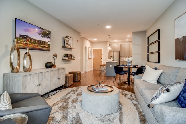 Building Photo - 975 Bonnel Ct