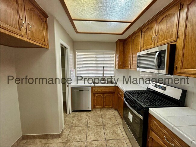 Building Photo - Charming 3 Bed/2 Bath NW Bakersfield Home ...
