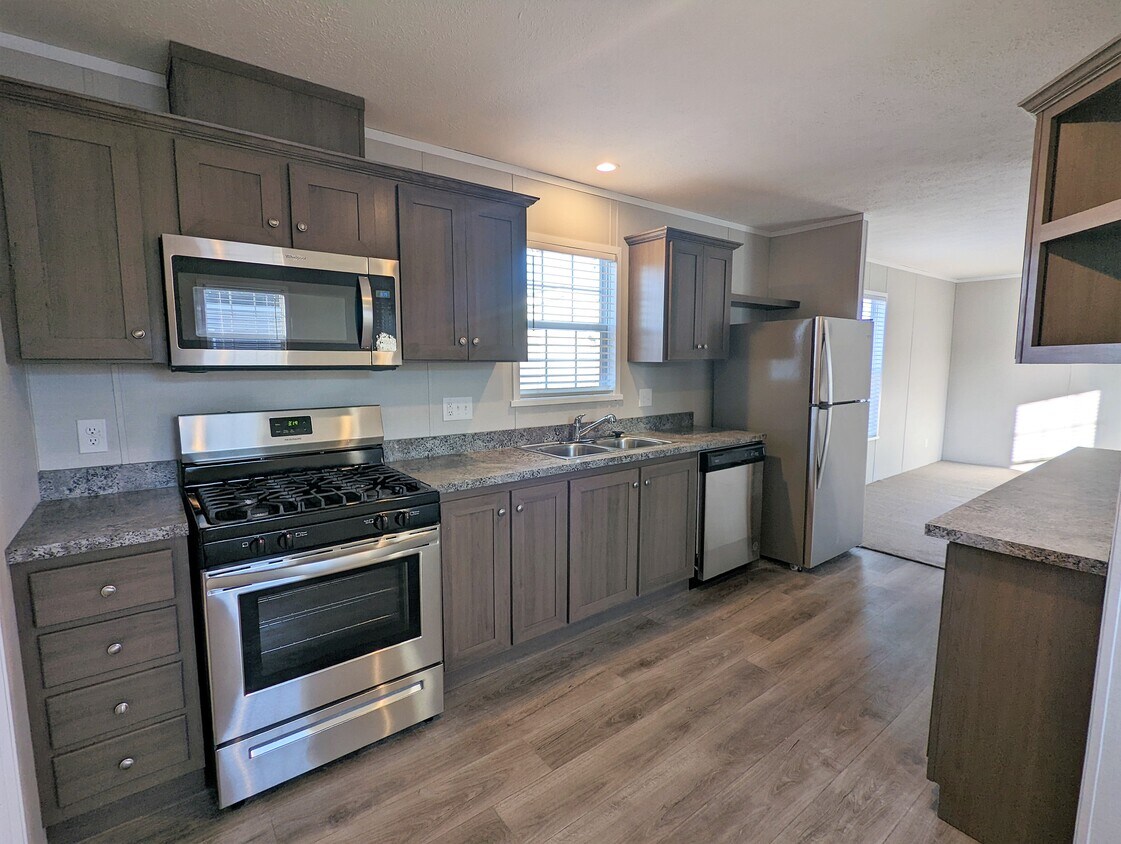 Primary Photo - 584 Delaware