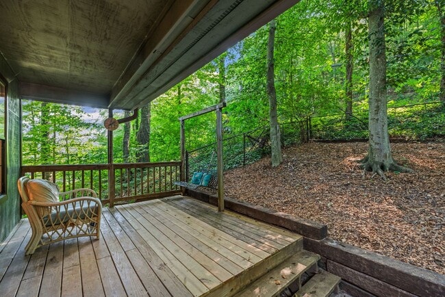 Building Photo - Beautifully Remodeled 3-Bedroom Home with ...