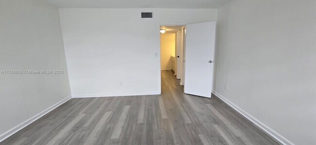 Foto del edificio - 4848 NW 24th Ct