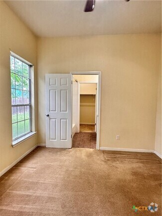 Building Photo - 2050 Lisa Ln