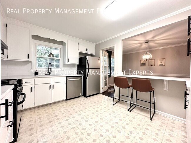 Foto del edificio - 3311 Tyrone Dr