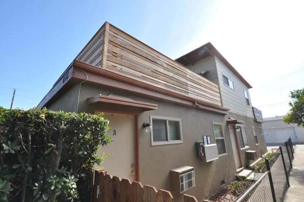 Primary Photo - 605-609 North Hollywood Way