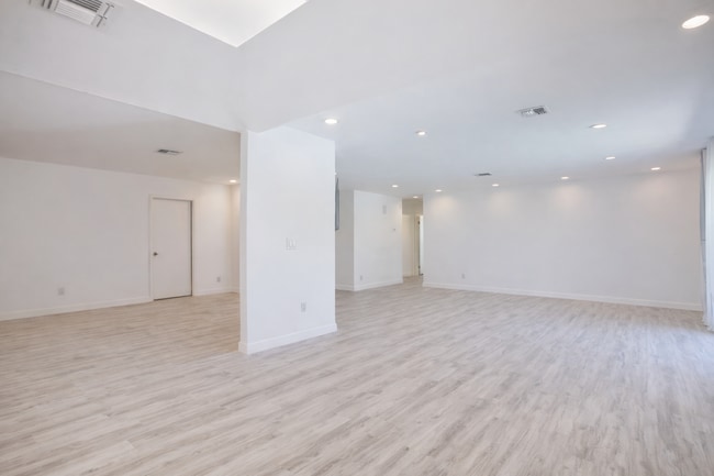 Foto del edificio - 1966 Rockledge Dr