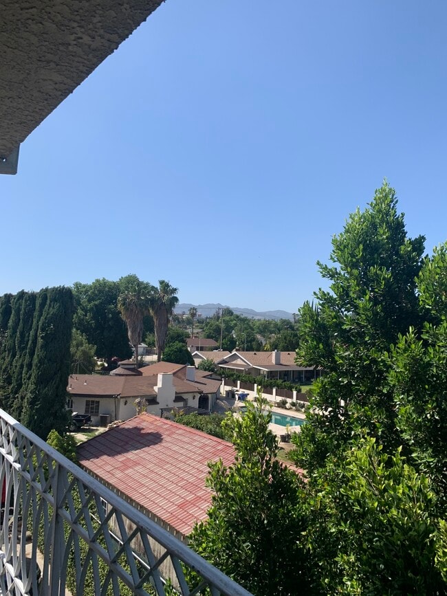 Building Photo - 19029 Nordhoff St