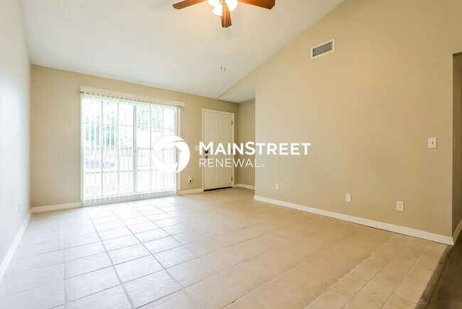 Building Photo - 3 Bedroom Pet-Friendly Home in Brandon, FL with Main Street Renewal