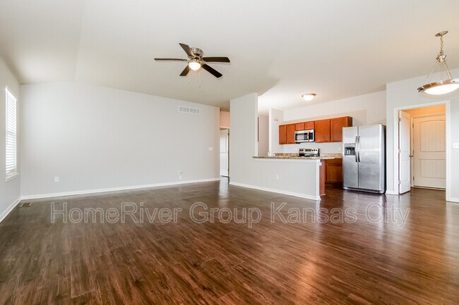 Building Photo - 741 S Cherry St