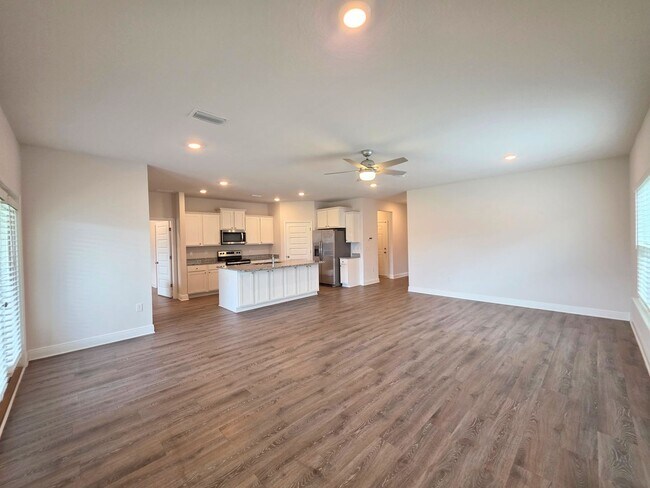 Foto del edificio - 7757 Burnside Lp
