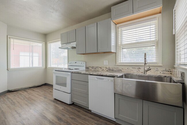 Foto del edificio - 1707 Cannell Ave
