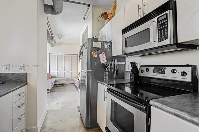 Building Photo - 455 NE 25th St