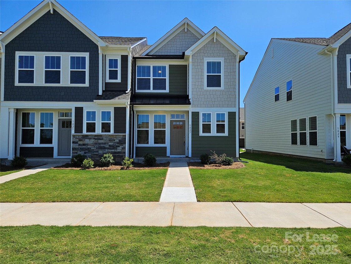 Foto principal - 1027 S Point Rd