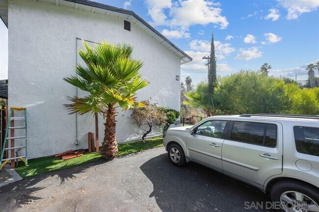 Foto del edificio - 1852 Bakersfield St