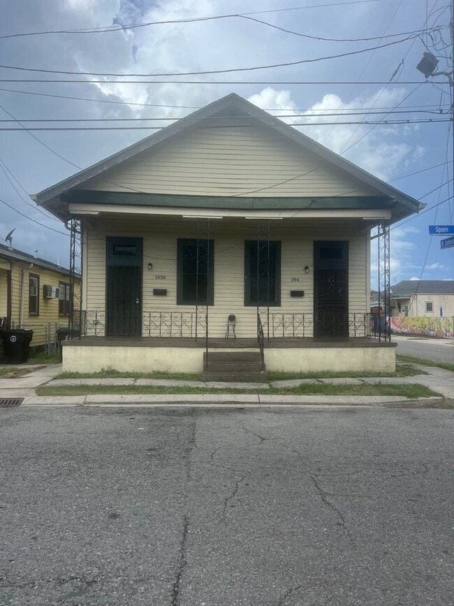 Building Photo - 1938-1940 Spain St