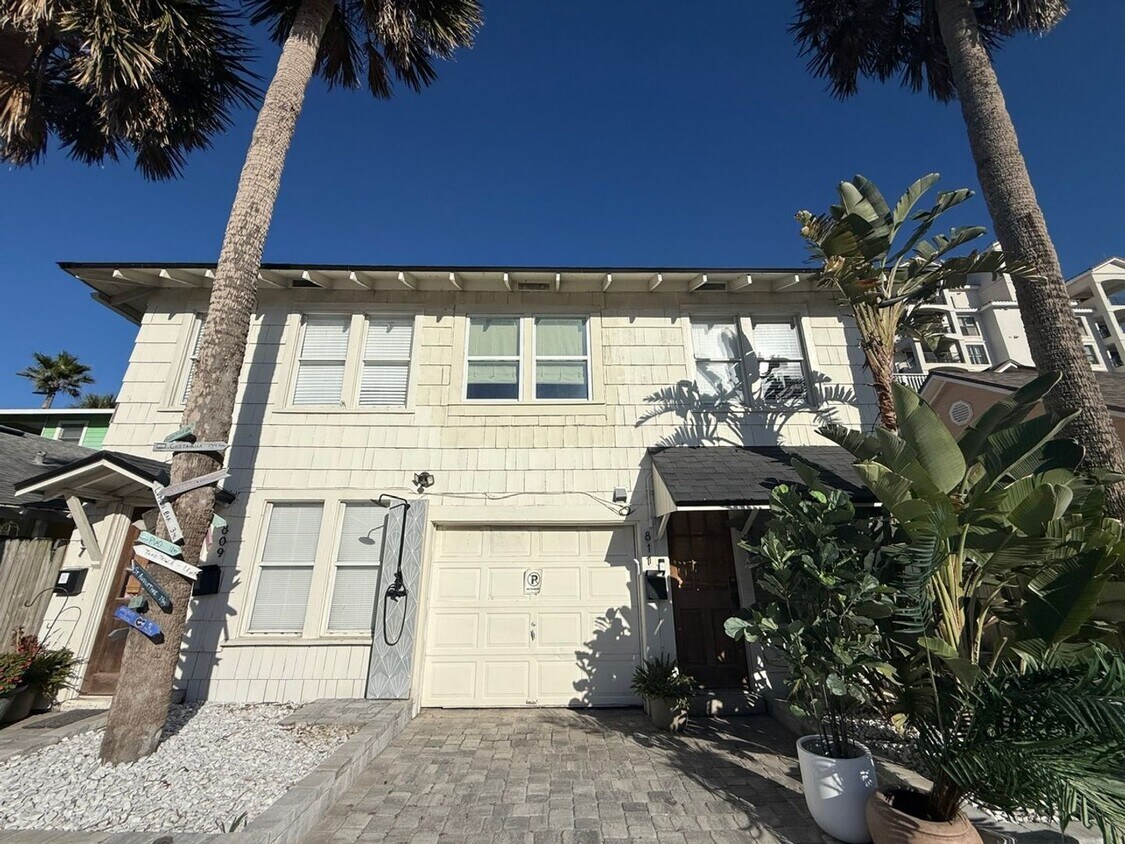 Foto principal - Charming Beachside Rental!