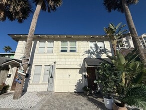 Building Photo - 811 2nd St S