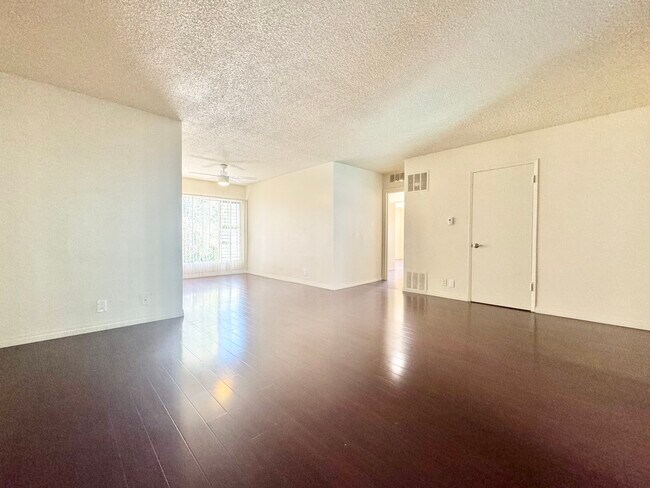 Building Photo - 1540 Laurel Ave