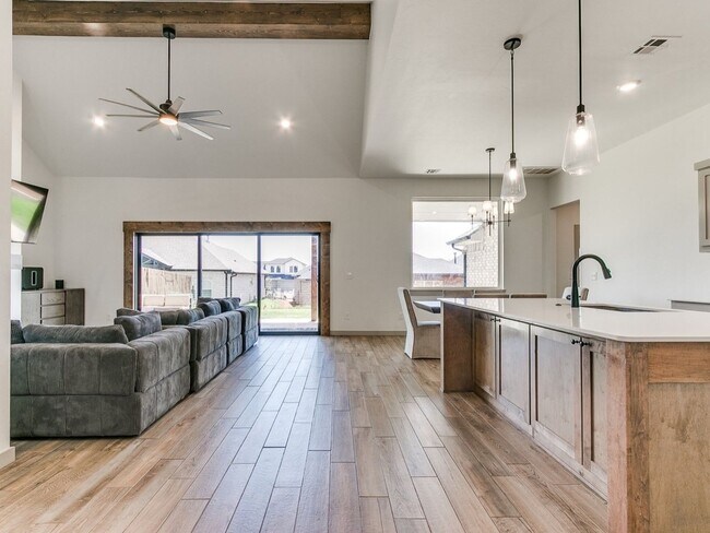 Building Photo - 5 Bedroom Single Family Home in Edmond