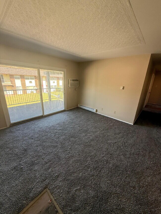 Foto del edificio - Spacious 3-Bedroom Apartment in Hazelwood!
