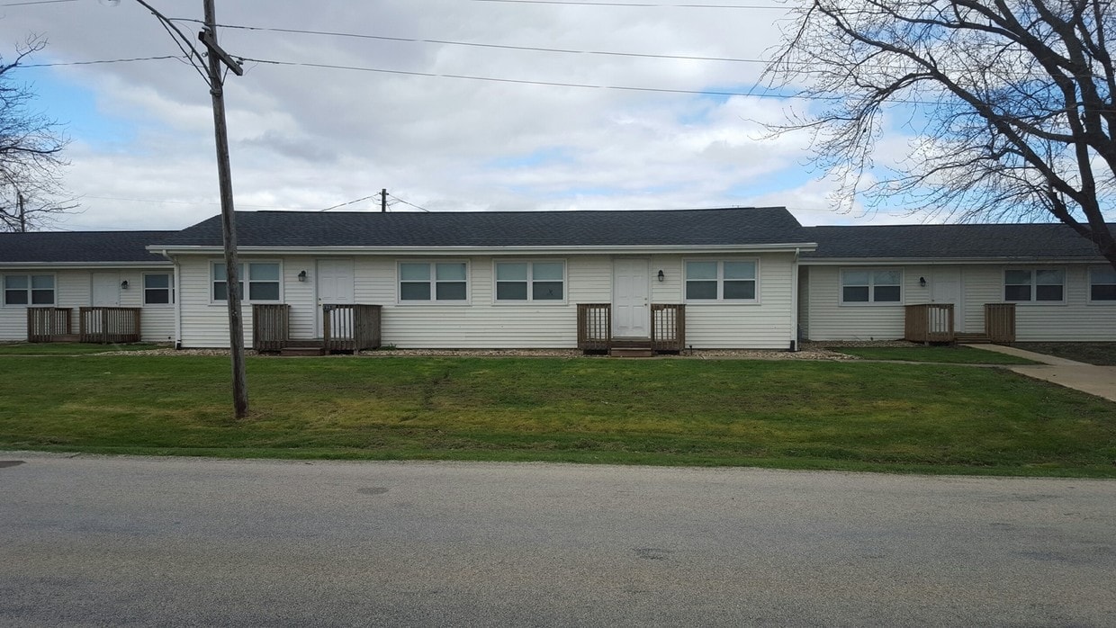 315 N Church St, Carlock, IL 61725 Apartments in Carlock, IL