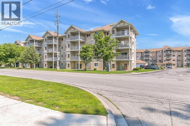 Photo du bâtiment - 1535 Grand Marais Rd W