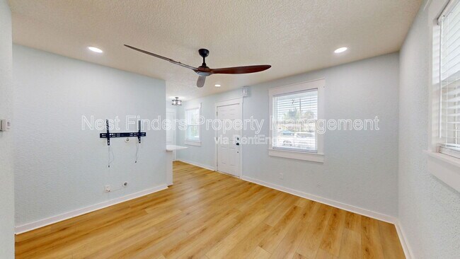 Foto del edificio - 216 9th St S