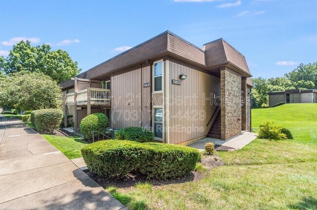 Foto del edificio - 5805 Royal Ridge Dr