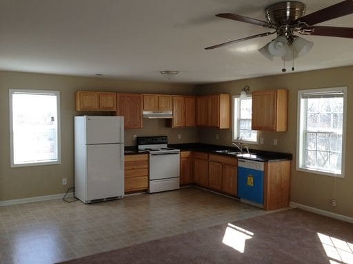 Building Photo - Four bed two bath ground floor all electric