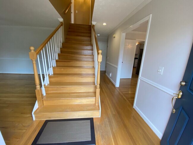 Building Photo - 979 Otter Way NE