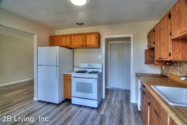 Building Photo - 3 br, 2 bath House - 1820 Crestwood Drive